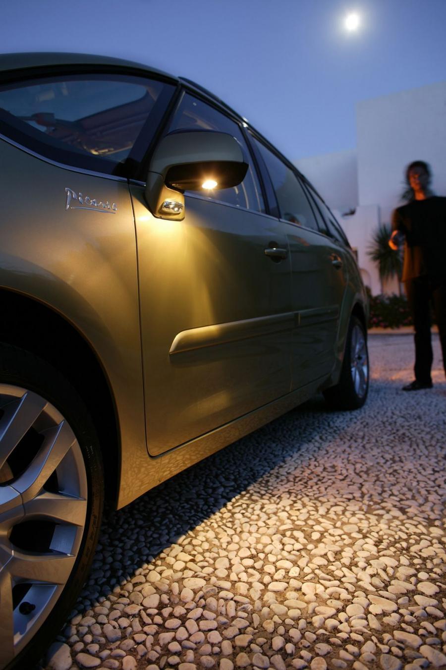  Citroen C4 Grand Picasso 2007 года  (фото 15 из 133)